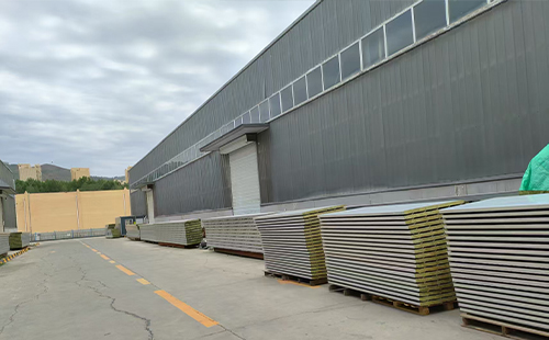 屋面保温用达日彩钢岩棉夹芯板怎样选厚度